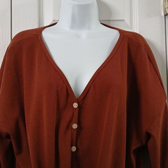 Fashion Nova brown ribbed high low tie front faux button front top Sz L NWOT - Picture 3 of 7